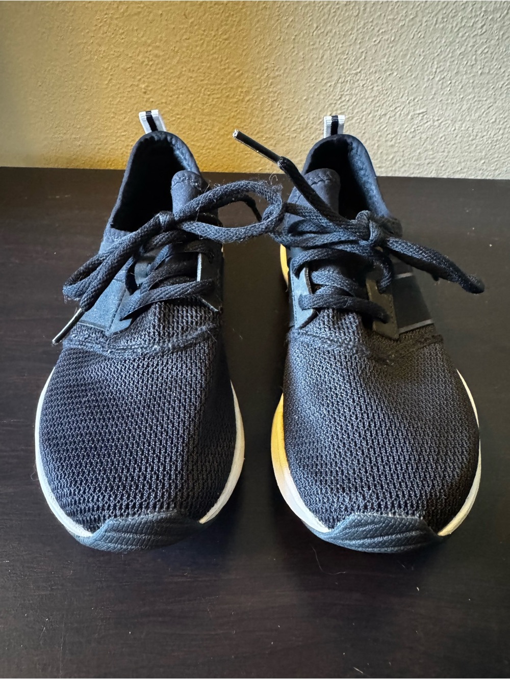 Women’s New Balance tennis shoe size 7